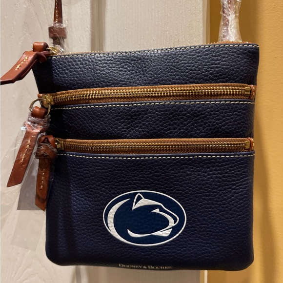 Dooney & Bourke Penn State Nittany Lions Navy Crossbody Bag with Dust Bag NEW - Picture 2 of 15